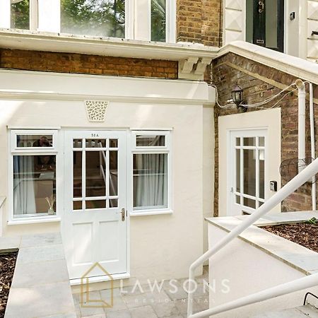 Stylish Living By Lawsons - 3 En Suites Windsor Exterior photo