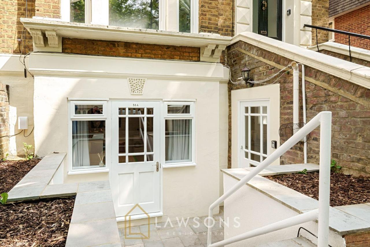Stylish Living By Lawsons - 3 En Suites Windsor Exterior photo