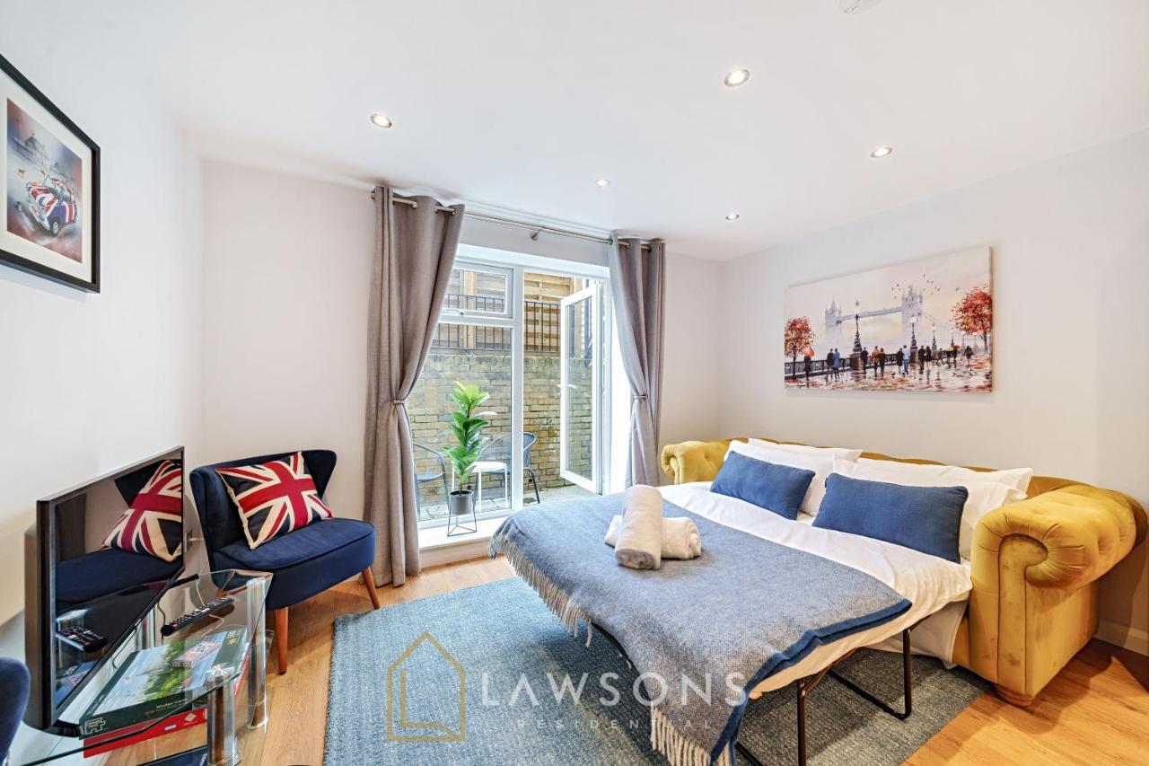Stylish Living By Lawsons - 3 En Suites Windsor Exterior photo